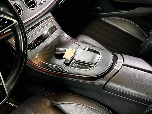 Used 2022 Mercedes-Benz E 350 Sedan image 17
