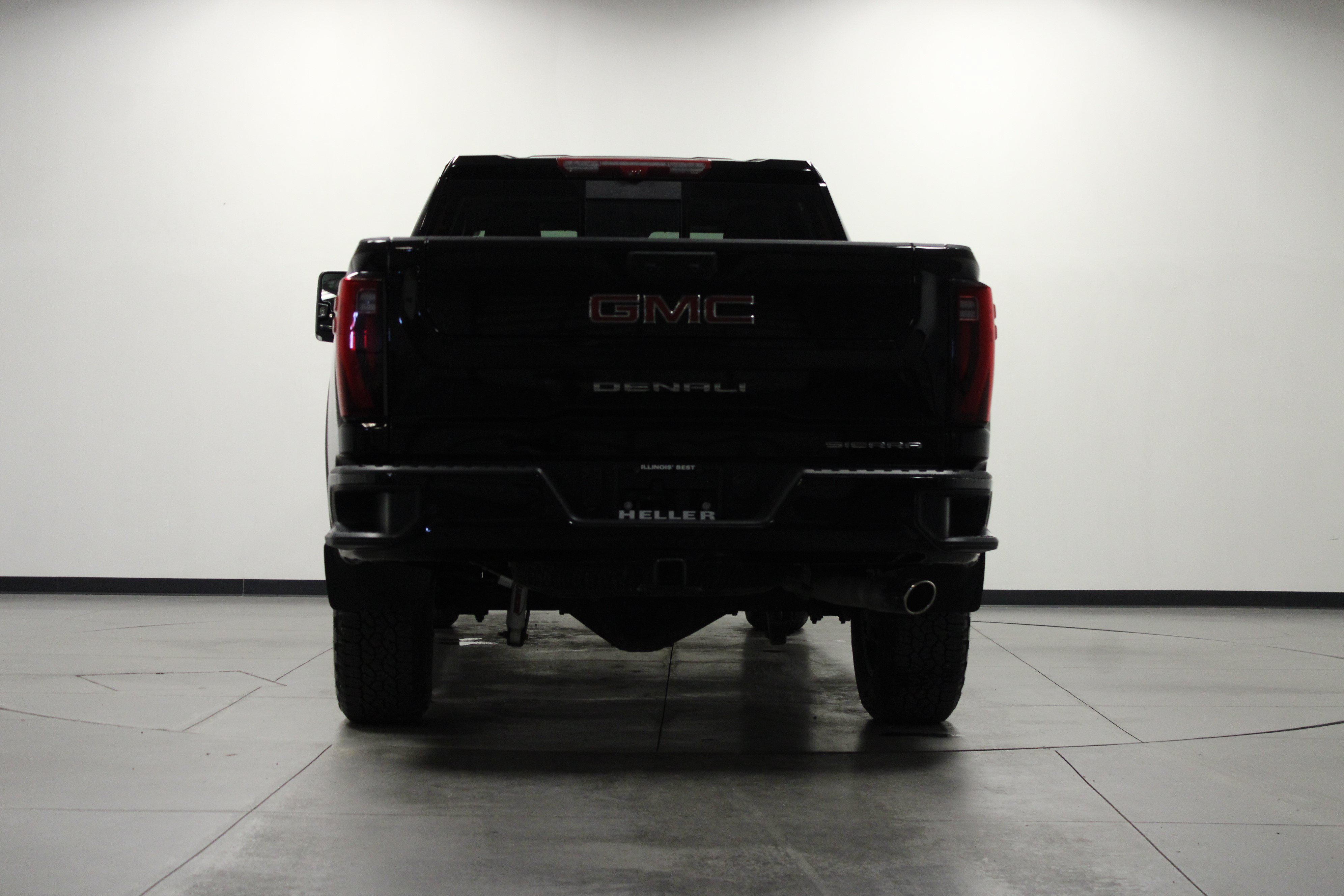 Used 2025 GMC Sierra 2500 Denali w/ Technology Package AWD/4WD image 5