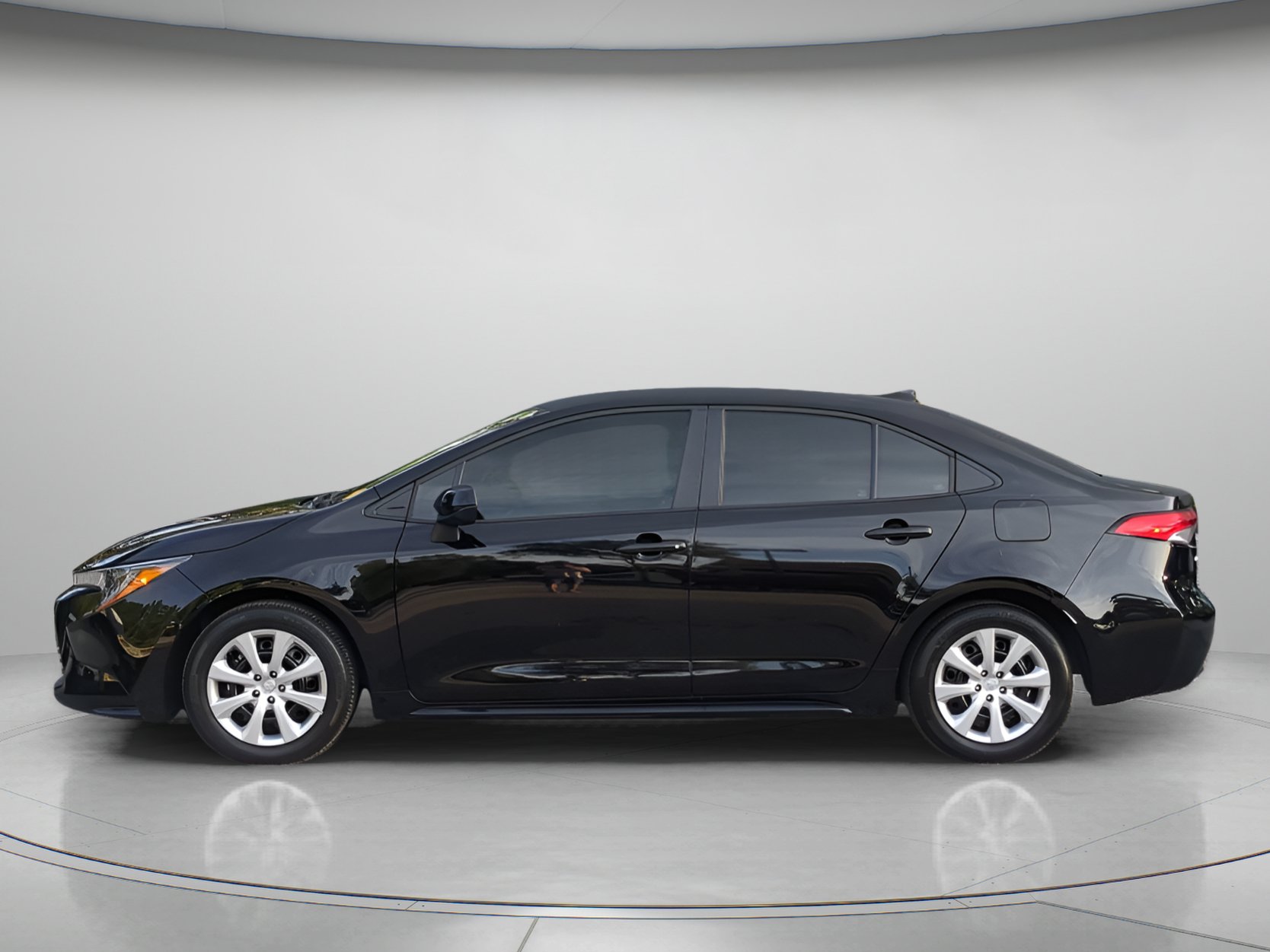 Used 2024 Toyota Corolla LE FWD image 43