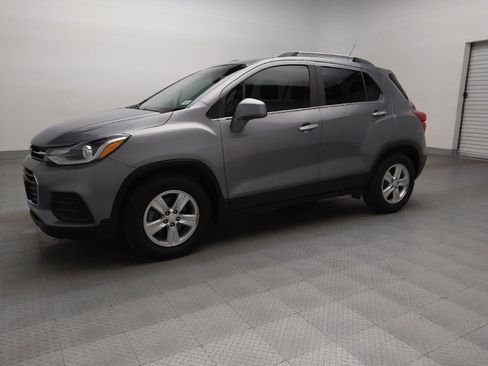 Used 2020 Chevrolet Trax LT w/ Driver Confidence Package image 2