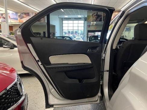 Used 2017 Chevrolet Equinox LT w/ Convenience Package FWD image 21