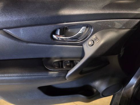 Used 2017 Nissan Rogue S FWD image 5