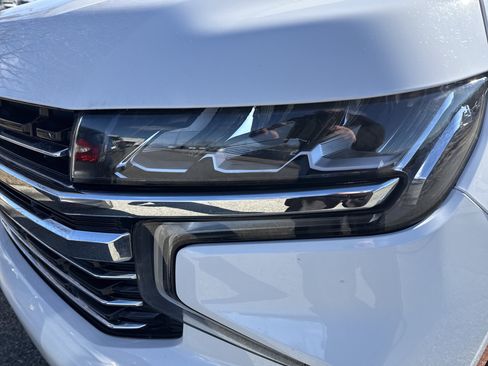 Used 2021 Chevrolet Suburban LT image 6