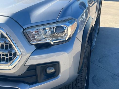 Used 2016 Toyota Tacoma TRD Off-Road image 4