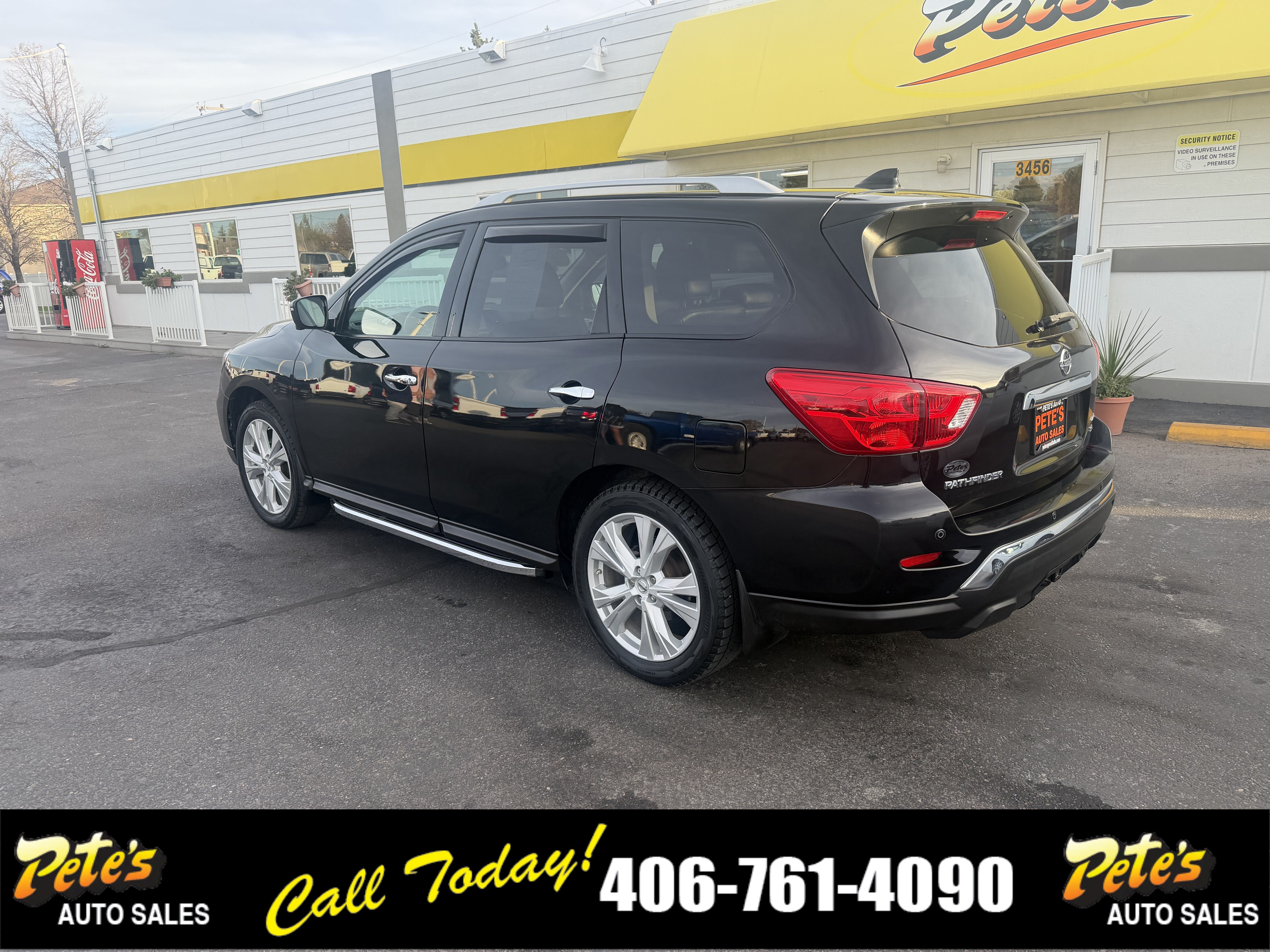 Used 2019 Nissan Pathfinder SL w/ SL Premium Package AWD/4WD image 2