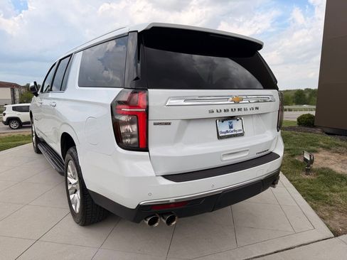 Used 2023 Chevrolet Suburban Premier AWD/4WD image 4