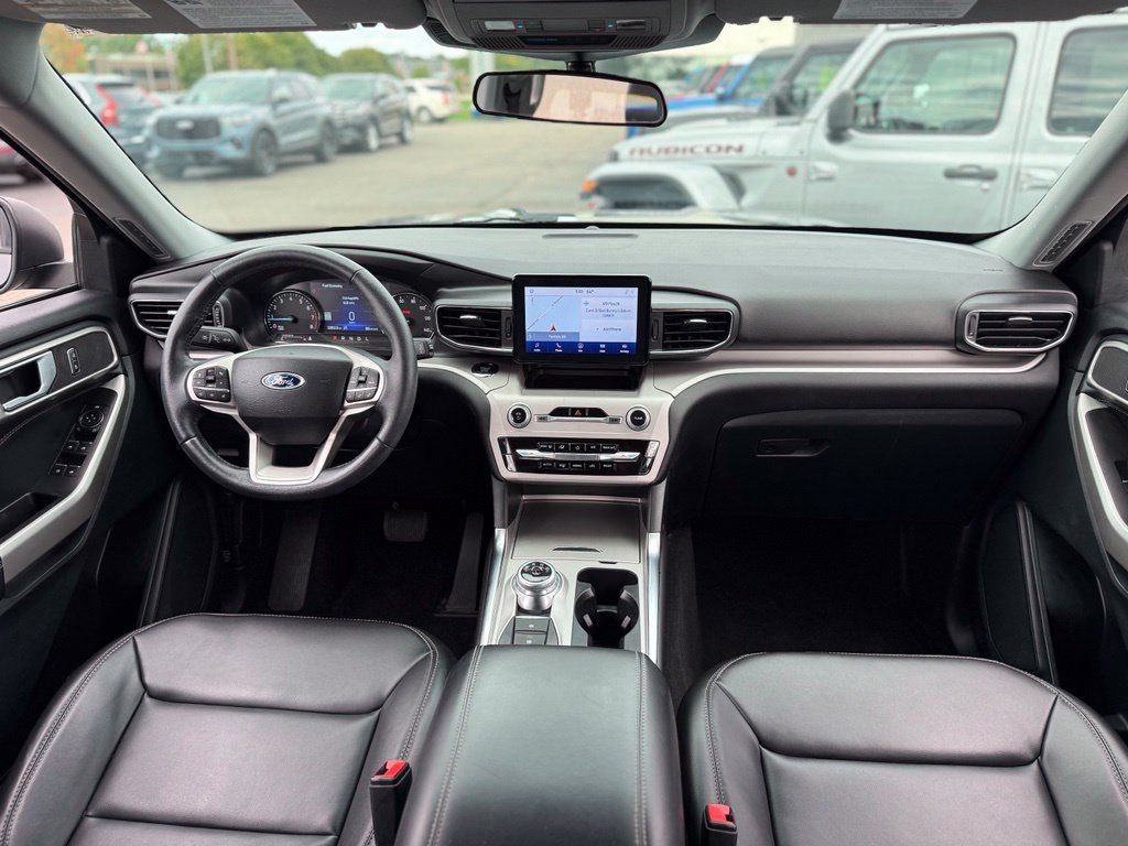 Used 2024 Ford Explorer XLT w/ Equipment Group 202A AWD/4WD image 2