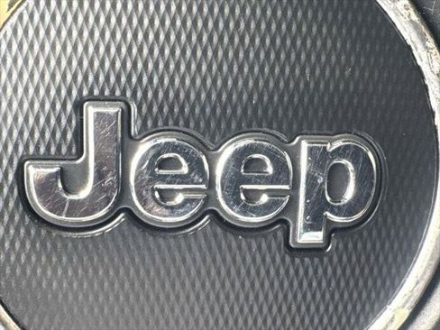 Used 2018 Jeep Wrangler Unlimited Sahara w/ Dual Top Group AWD/4WD image 29
