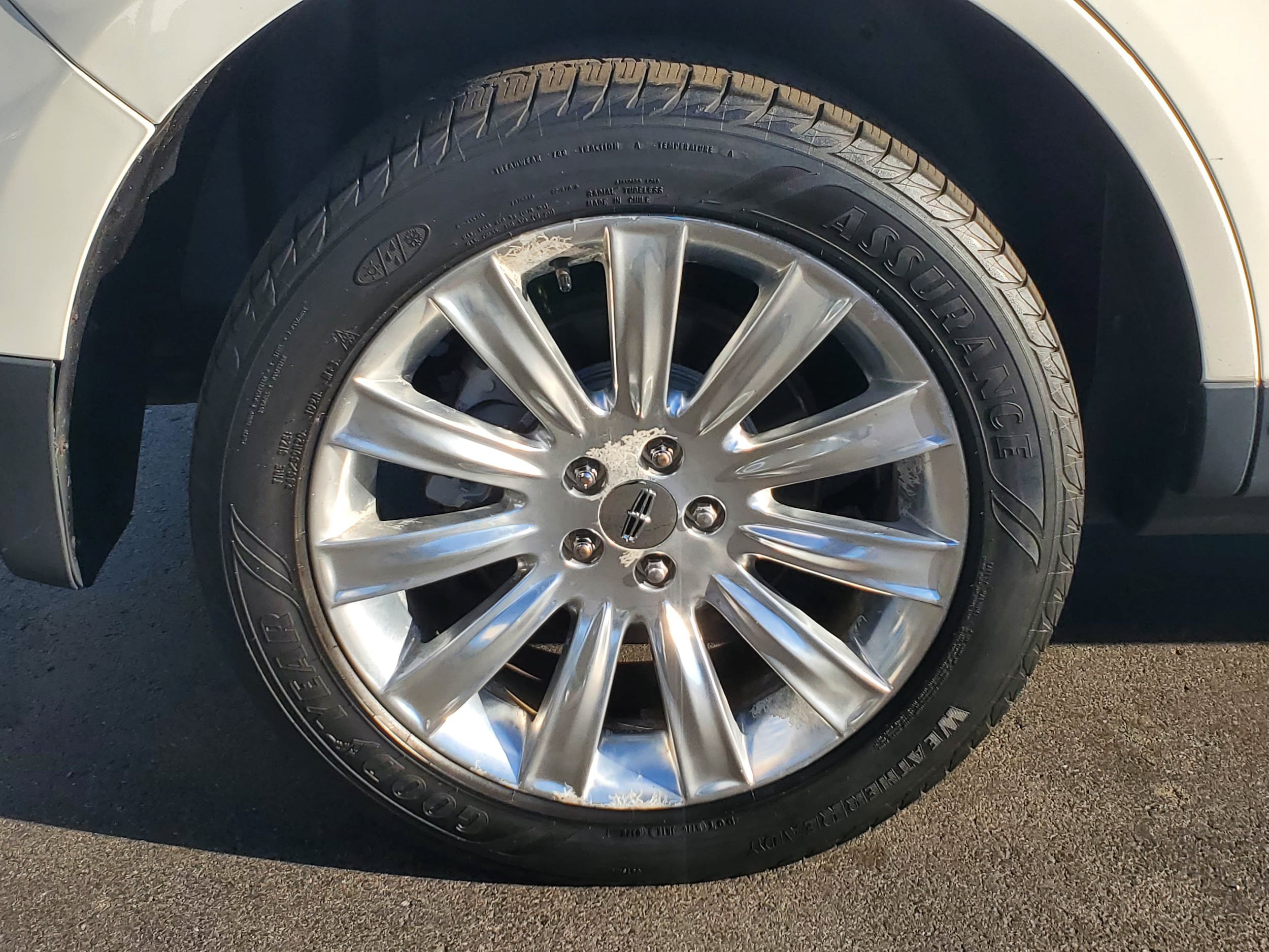 Used 2012 Lincoln MKX AWD image 32