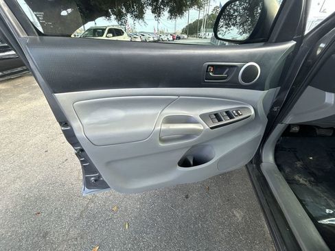 Used 2012 Toyota Tacoma PreRunner image 12