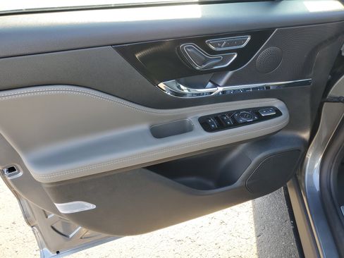 New 2026 Lincoln Corsair Premiere image 8