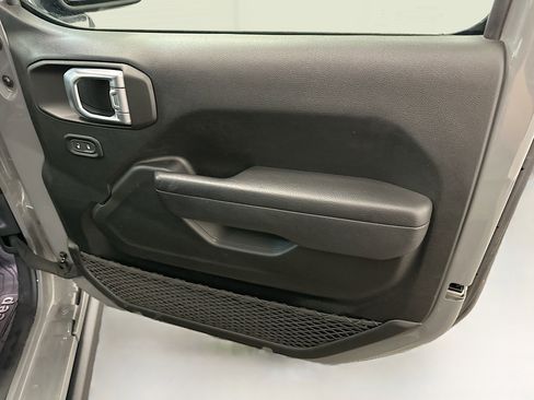 Used 2023 Jeep Wrangler Unlimited AWD/4WD image 33