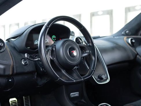 Used 2018 McLaren 570S RWD image 19