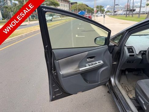 Used 2013 Toyota Prius V Five FWD image 10