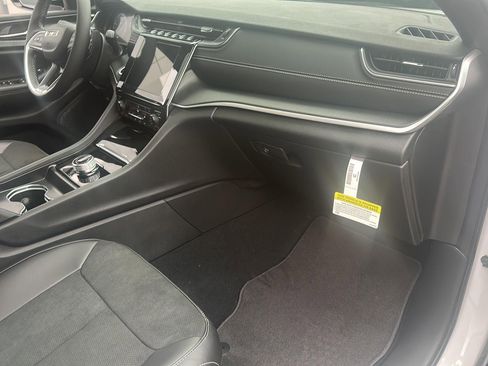 New 2025 Jeep Grand Cherokee L Altitude image 6