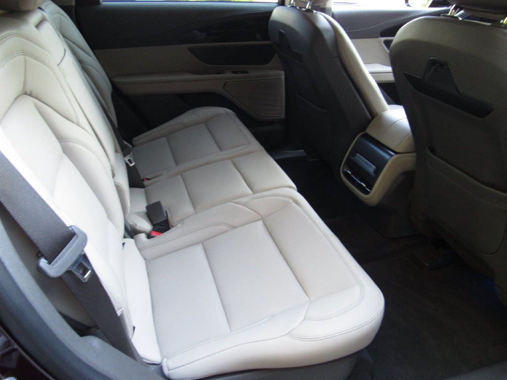 Used 2024 Lincoln Nautilus Premier AWD/4WD image 16
