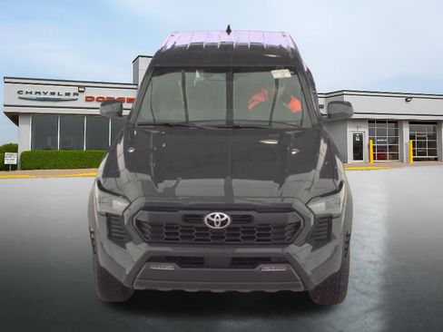 Used 2025 Toyota Tacoma TRD Off-Road image 4