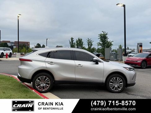 Used 2023 Toyota Venza Limited AWD/4WD image 8