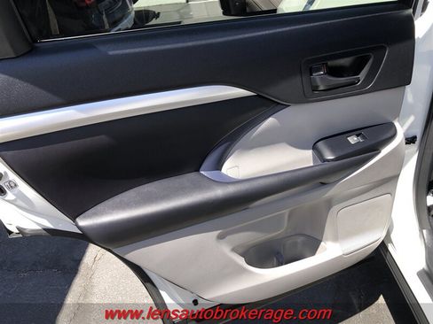 Used 2016 Toyota Highlander Plus AWD/4WD image 16
