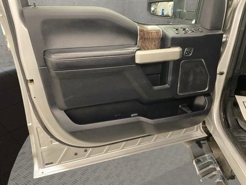 Used 2017 Ford F250 Lariat w/ Chrome Package image 24