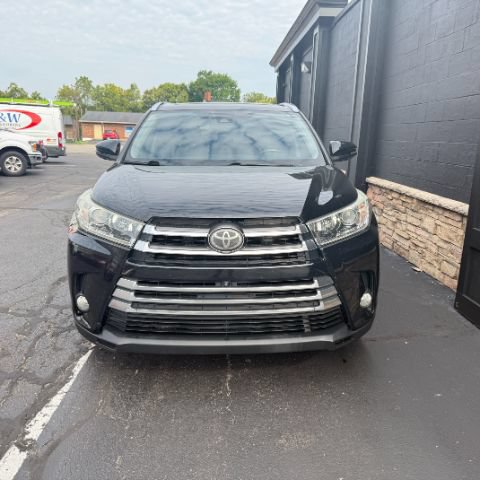 Used 2017 Toyota Highlander Limited Platinum AWD/4WD image 2