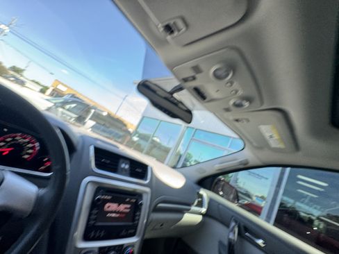 Used 2016 GMC Acadia SLT w/ Open Road Package FWD image 17
