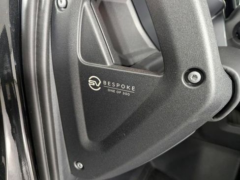 Used 2022 Land Rover Defender 110 V8 AWD/4WD image 16