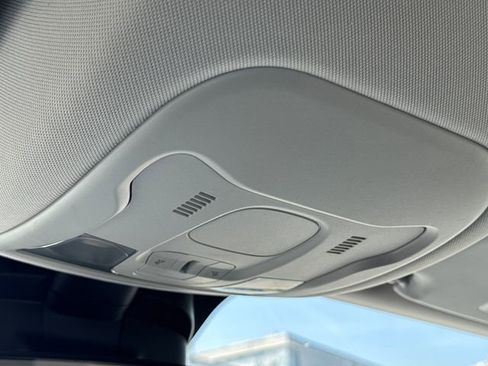 Used 2018 Jeep Renegade Latitude w/ Advanced Technology Group FWD image 26