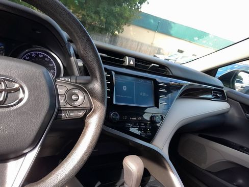 Used 2019 Toyota Camry LE FWD image 19