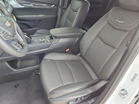 New 2026 Cadillac XT5 Sportv w/ LPO, Floor Liner Package AWD/4WD image 28