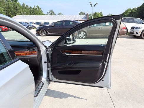 Used 2014 BMW 750Li xDrive AWD/4WD image 32