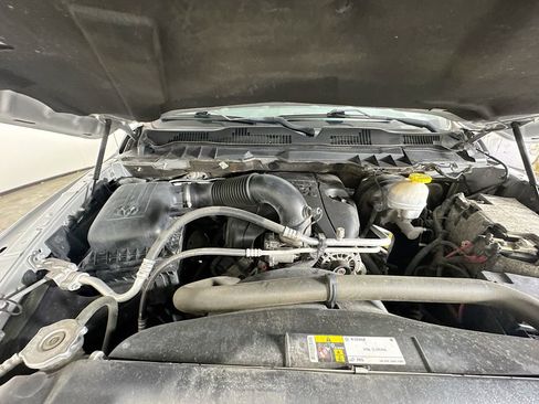 Used 2018 RAM 1500 Classic SLT AWD/4WD image 29
