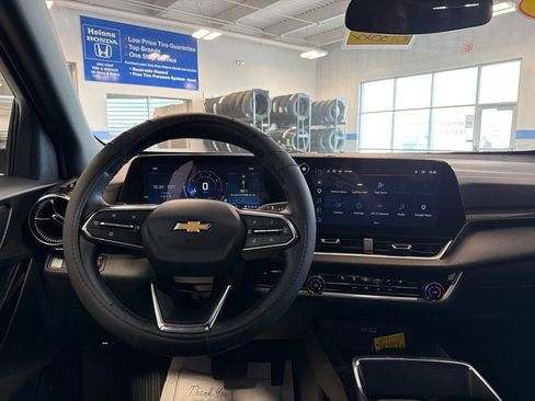 Used 2026 Chevrolet Equinox LT AWD/4WD image 10