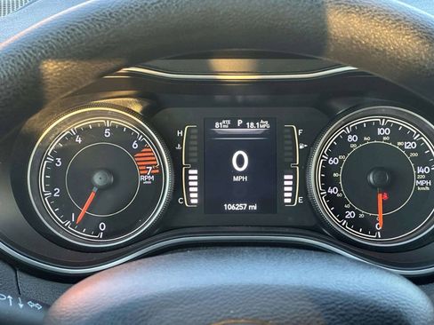 Used 2020 Jeep Cherokee Latitude FWD image 28