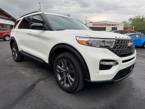 Used 2023 Ford Explorer XLT w/ Equipment Group 202A AWD/4WD image 18
