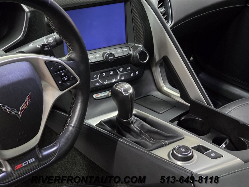 Used 2015 Chevrolet Corvette Z06 w/ 3LZ Preferred Equipment Group RWD image 3