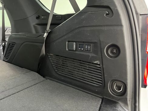 Used 2025 GMC Yukon Denali image 39