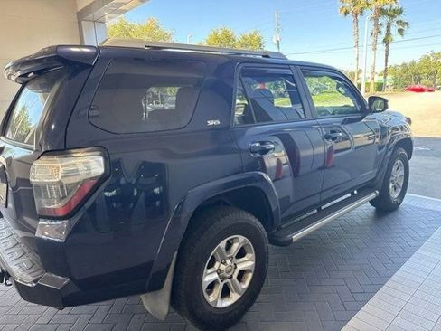 Used 2018 Toyota 4Runner SR5 AWD/4WD image 4