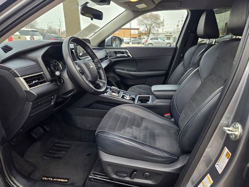 Used 2024 Mitsubishi Outlander SE image 28