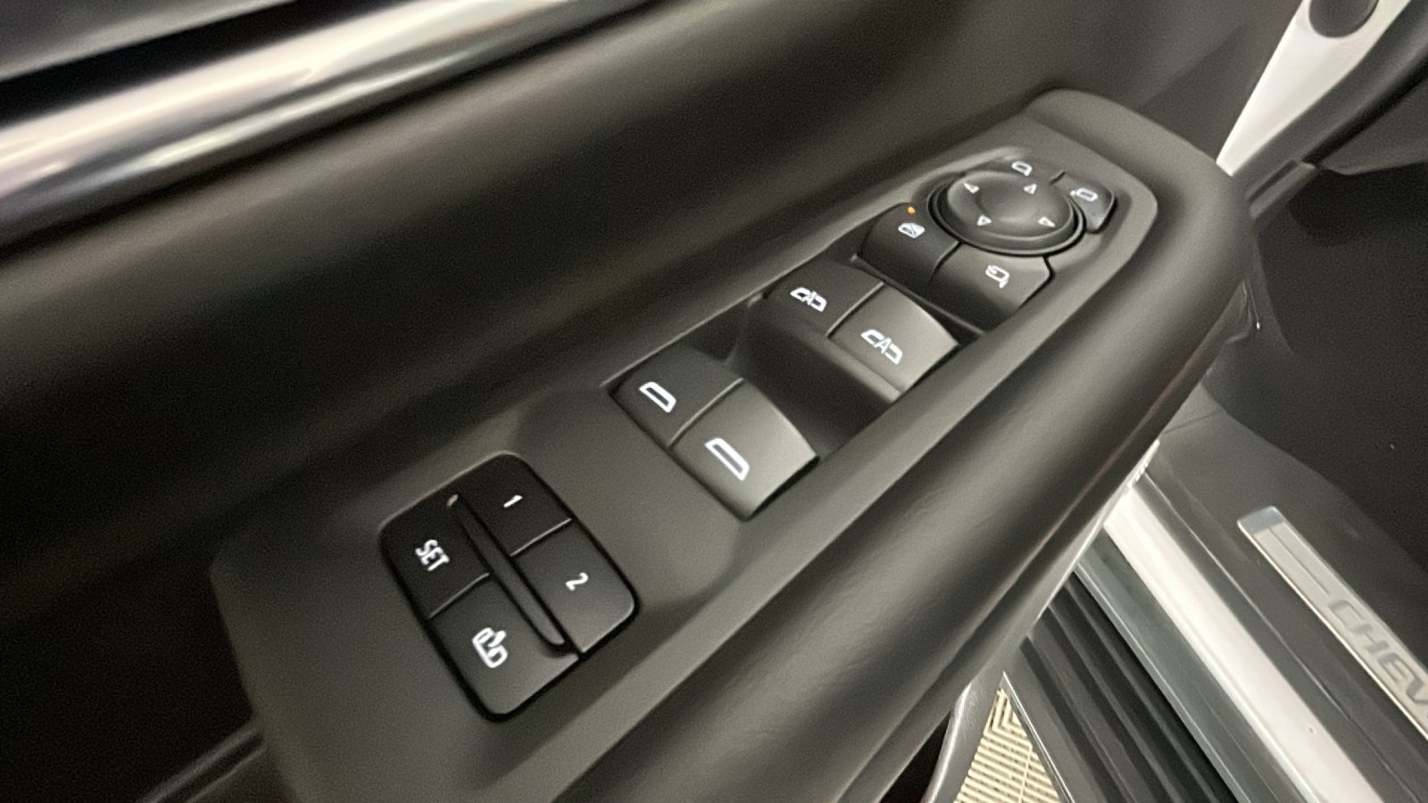 Used 2022 Chevrolet Suburban RST w/ Luxury Package AWD/4WD image 13