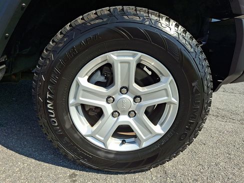 Used 2019 Jeep Wrangler Sport AWD/4WD image 8