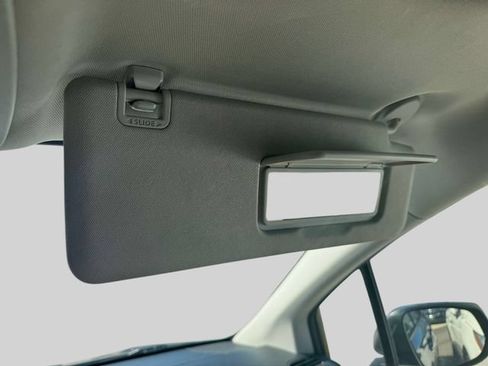 Used 2021 Toyota Sienna XLE FWD image 39
