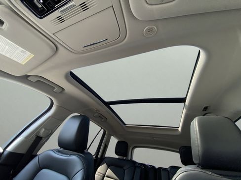 New 2025 Lincoln Aviator AWD w/ Equipment Group 101A image 17