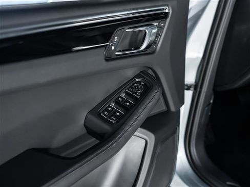 Certified 2026 Porsche Macan image 23