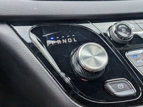 Used 2025 Chrysler Pacifica Select FWD image 23