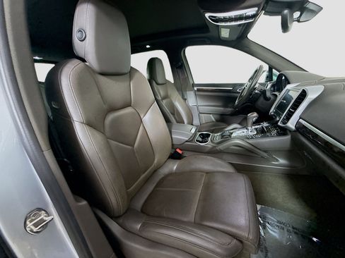 Used 2017 Porsche Cayenne S w/ Premium Plus Package image 28