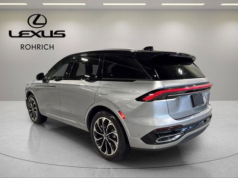 Used 2024 Lincoln Nautilus Reserve image 8