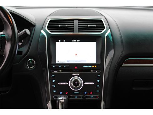 Used 2017 Ford Explorer Platinum image 17