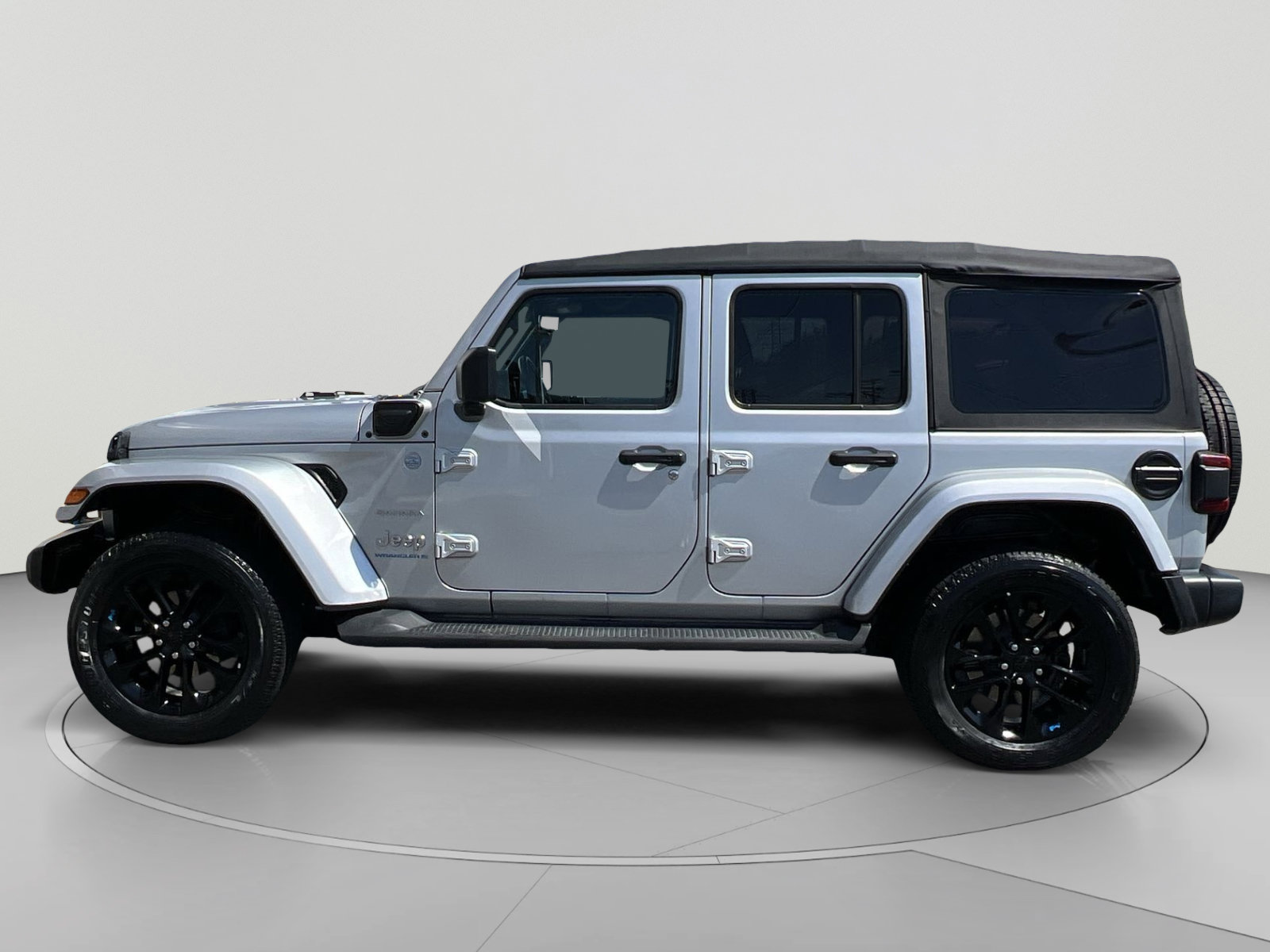 Used 2023 Jeep Wrangler Unlimited Sahara w/ Cold Weather Group AWD/4WD image 2