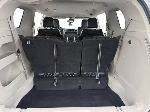 Used 2024 Chrysler Pacifica Touring-L FWD image 20
